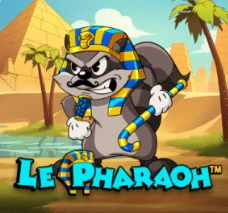 Le Pharaoh slot with a raccoon pharaoh in front of pyramids
